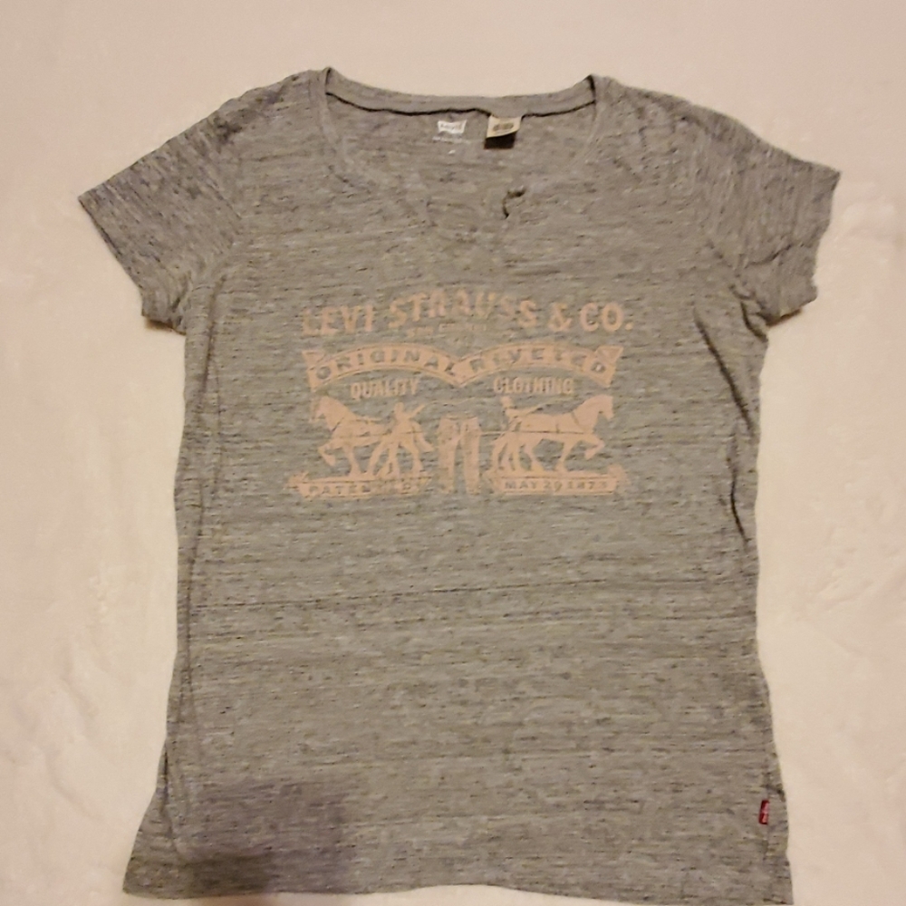Levi's V-neck tee